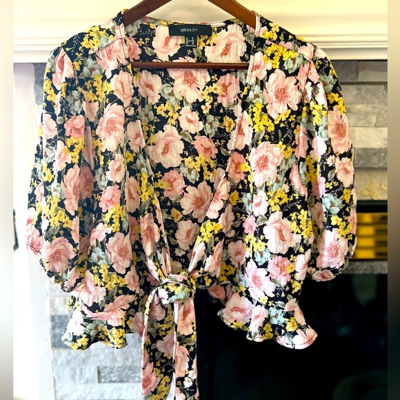 Forever 21 Other - Floral shrug